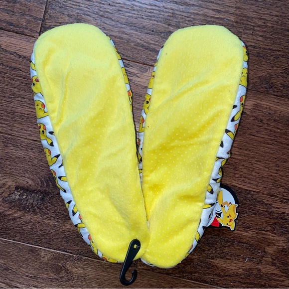 Pokémon Pikachu Slippers Unisex - Picture 3 of 6